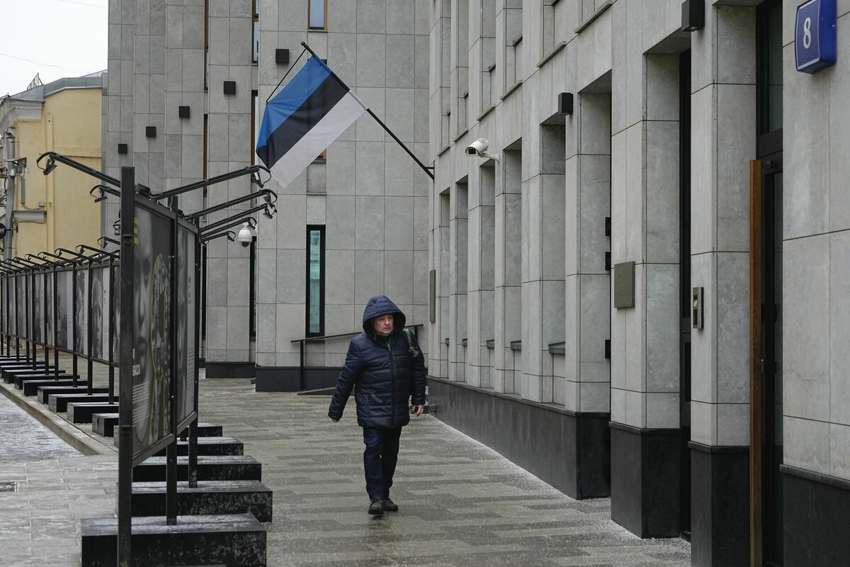 Igaunijas vēstniecība Maskavā, Krievijā. Foto: AP Photo/Alexander Zemlianichenko