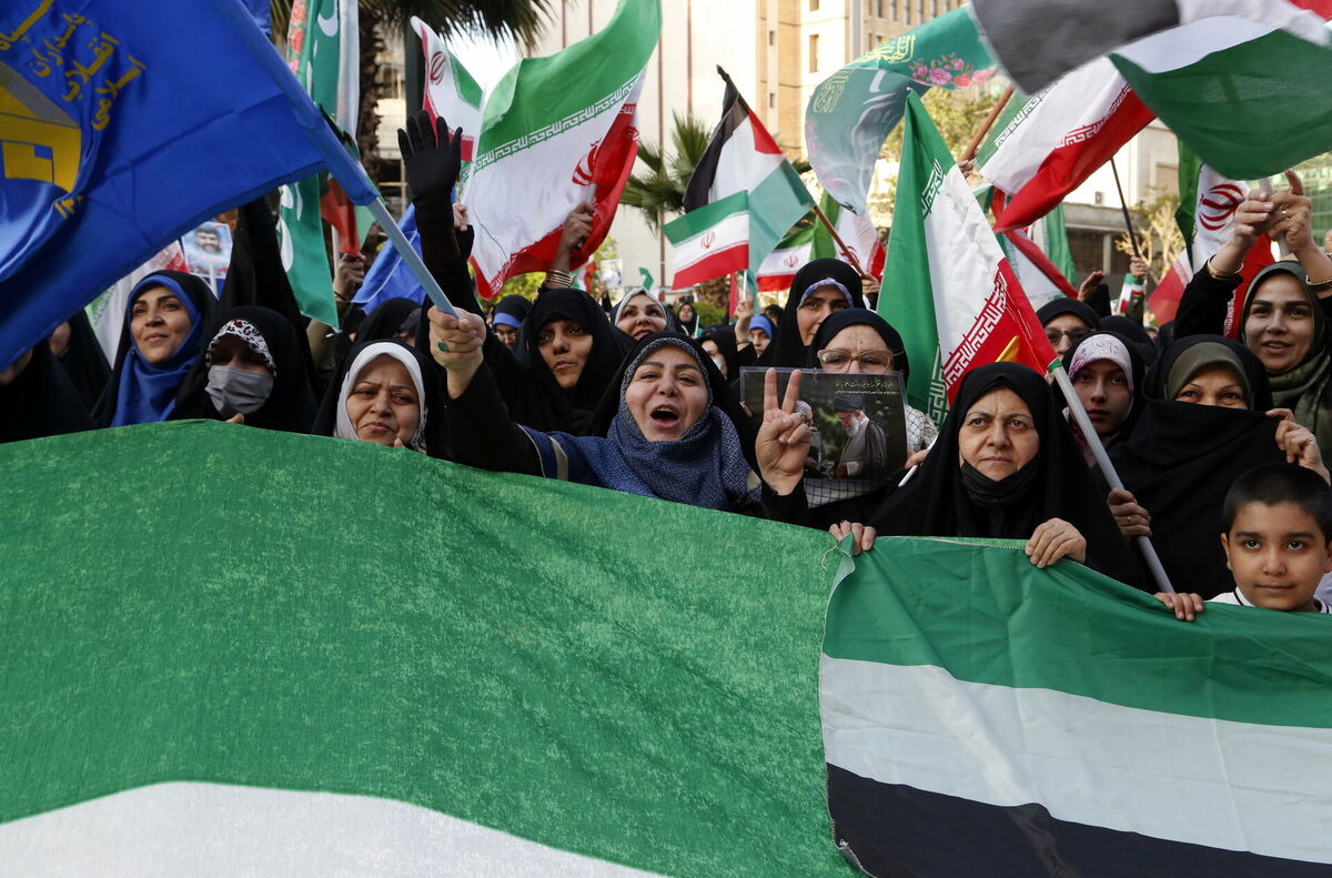 Irāniešu atbalsta pasākums uzbrukumam Izraēlai. Foto: EPA/ABEDIN TAHERKENAREH/Scanpix