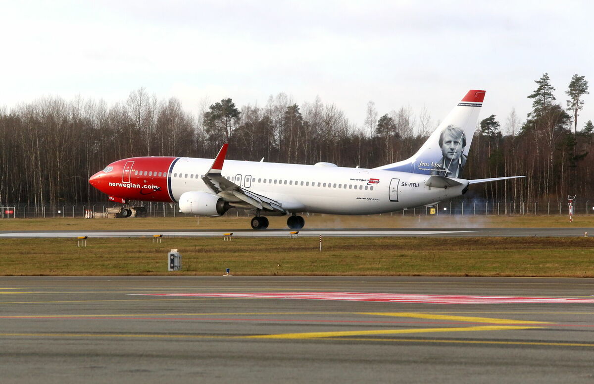 "Norwegian" lidmašīna nolaižas starptautiskajā lidostā "Rīga". Foto: Paula Čurkste/LETA