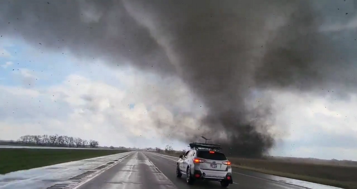 Tornado Nebraskas štatā, ASV, 26. aprīlis. Foto: Ekrānuzņēmums no "X"
