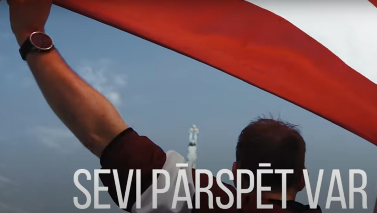 Latvijas karogs. Foto: Ekrānšāviņš no dziesmas videoklipa
