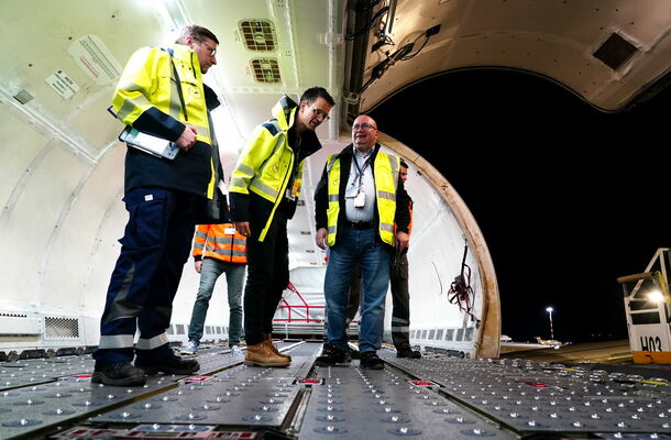 Vācijas aviokravu pārvadātāja "Lufthansa Cargo" pirmā regulārā kravas lidojuma sagaidīšana Rīga lidostā Foto: LETA