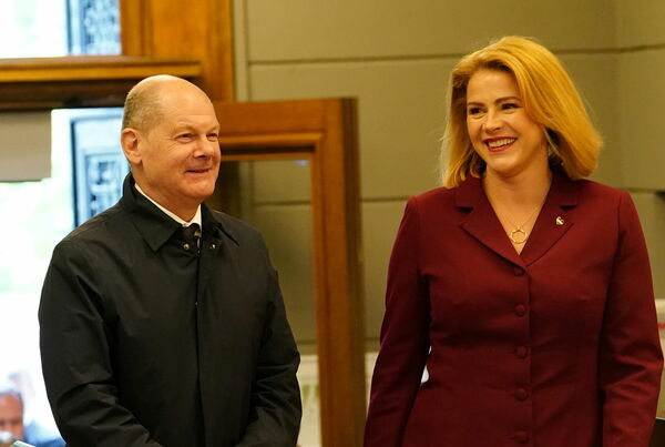 Ministru prezidente Evika Siliņa un Vācijas kanclers Olafs Šolcs .Foto: Edijs Pālens/LETA