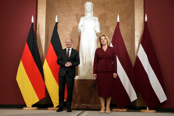 Ministru prezidente Evika Siliņa un Vācijas kanclers Olafs Šolcs .Foto: Edijs Pālens/LETA