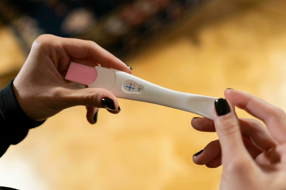 Pozitīvs grūtniecības tests. Foto: Pexels