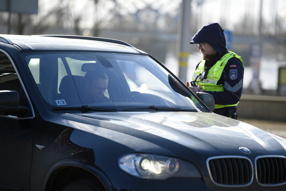 Valsts policijas rīkotais reids Krastmalā Foto: LETA