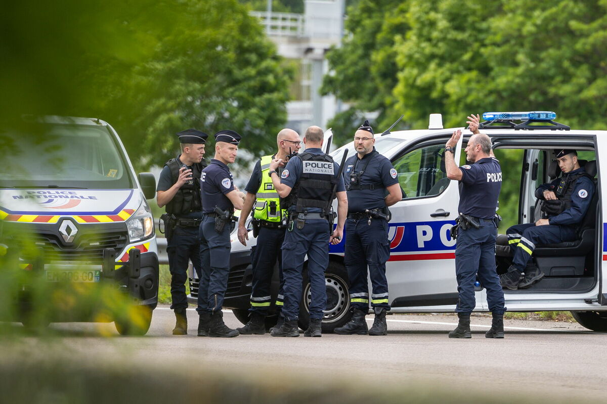 Policisti Francijā meklē izbēgušo cietumnieku Mohamedu Amra. Foto: EPA/CHRISTOPHE PETIT TESSON