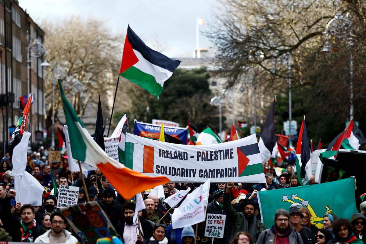 Protests palestīniešu atbalstam Dublinā, Īrijā. Foto: REUTERS/Clodagh Kilcoyne