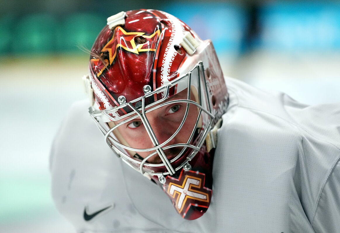 Latvijas hokeja izlases vārtsargs Kristers Gudļevskis . Foto: Edijs Pālens/LETA