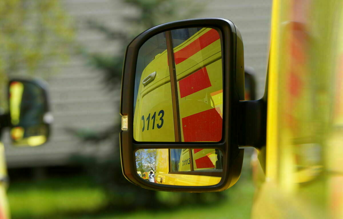 Neatliekamās medicīniskās palīdzības dienesta transportlīdzeklis. Foto: Evija Trifanova/LETA