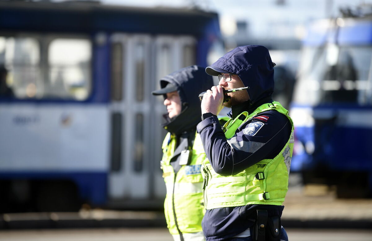 Policijas rīkotais reids Krastmalā Foto: LETA