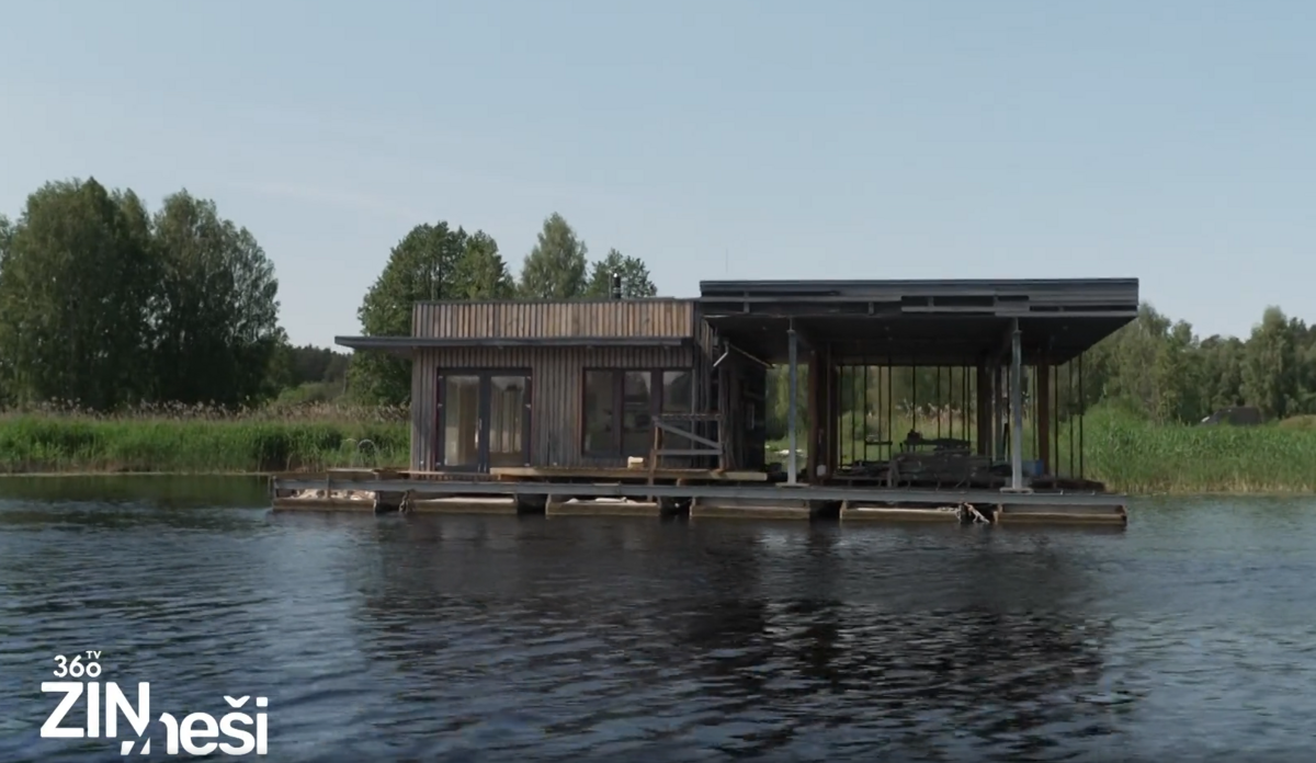 Peldošā māja. Foto: Ekrānšāviņš no sižeta