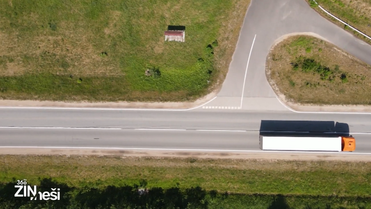 Tīnūžu šoseja. Foto: Ekrānšāviņš no sižeta