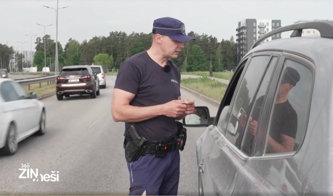 Policija. Foto: Ekrānšāviņš no 360TV ZIŅneši