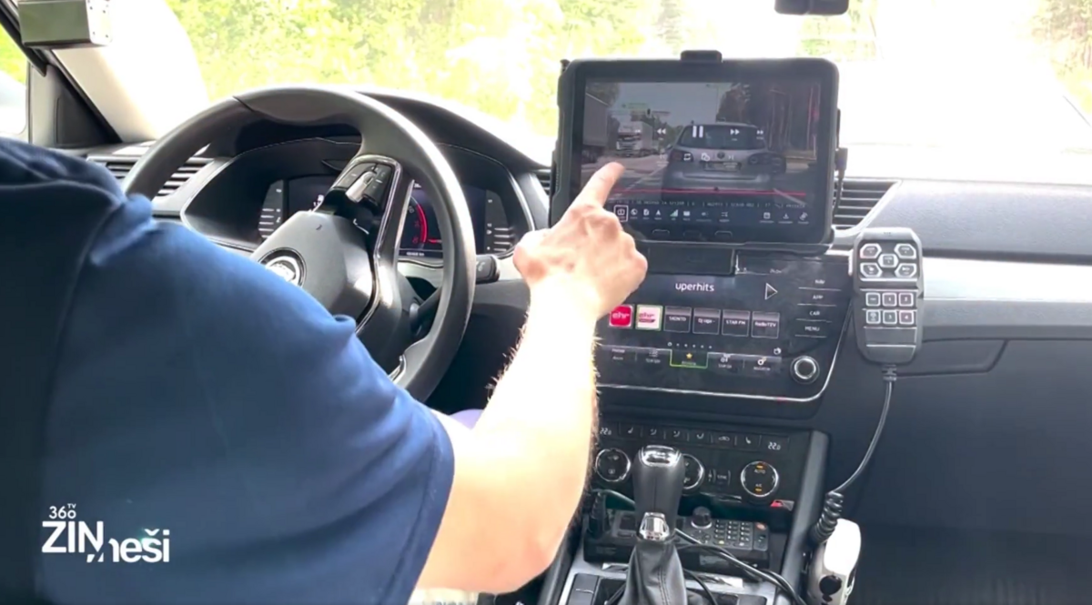 Policijas auto. Foto: Ekrānšāviņš no sižeta