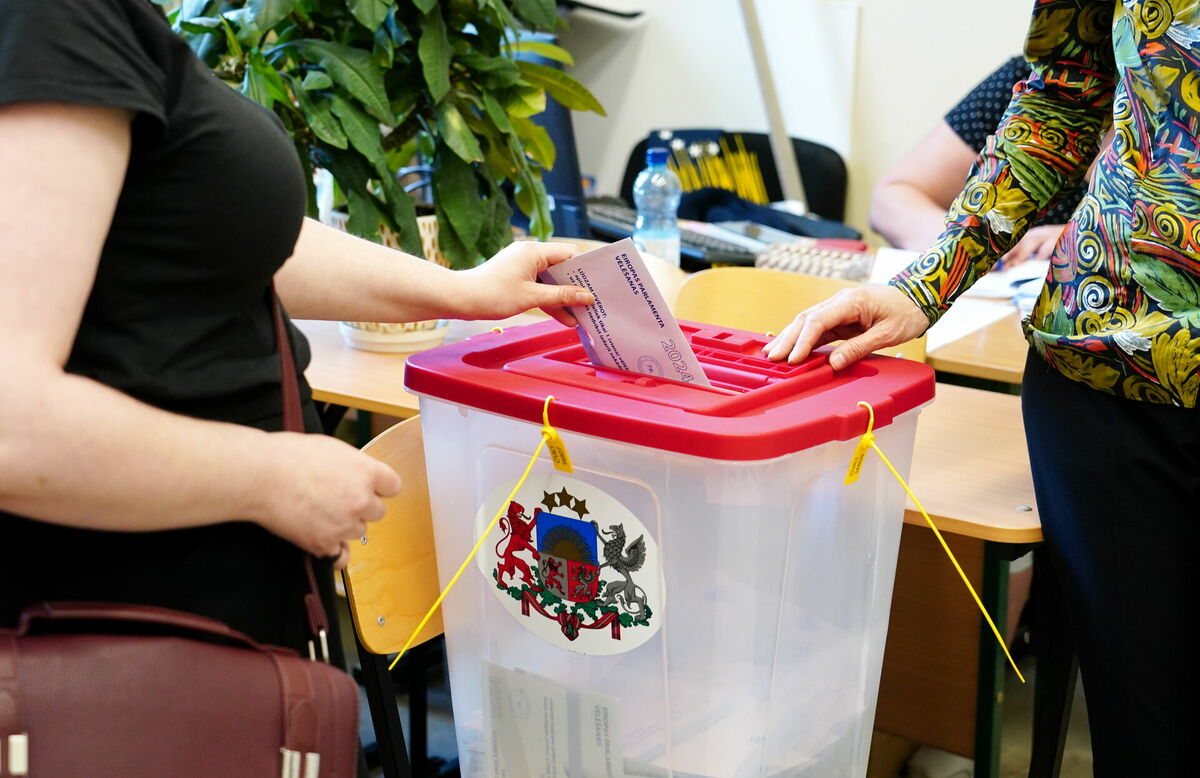 Eiropas Parlamenta vēlēšanu iepriekšējā balsošana. Foto: Ieva Leiniša/LETA