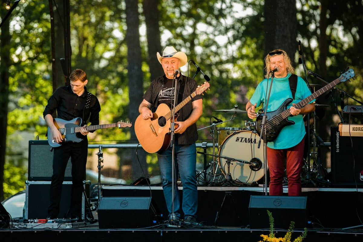 Grupa "Apvedceļš". Foto: Valmieras novads