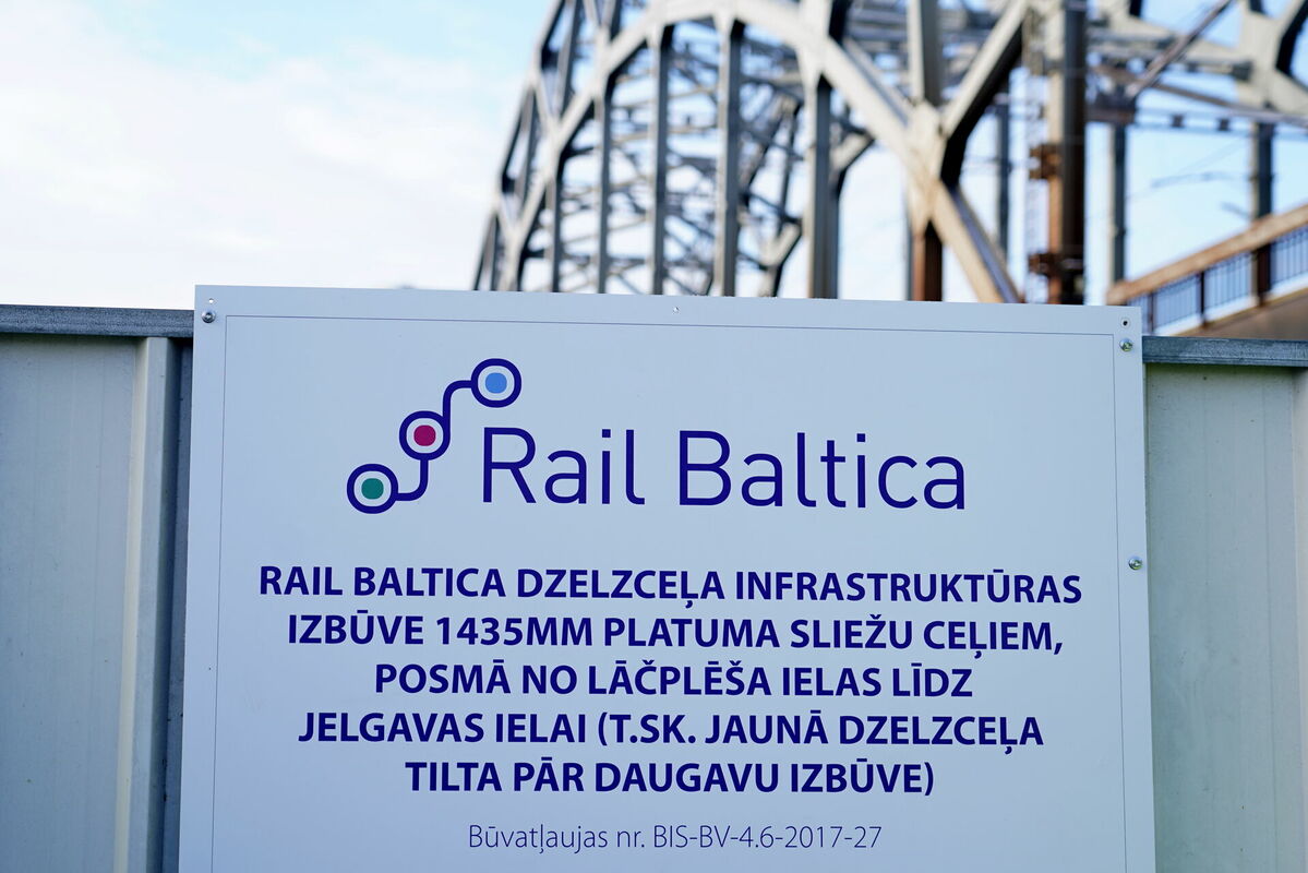 "Rail Baltica" izkārtne. Foto: Zane Bitere/LETA