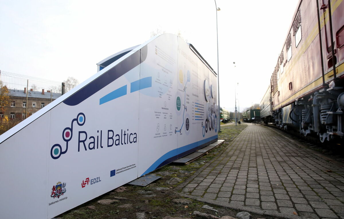 "Rail Baltica" plakāts, attēls ilustratīvs. Foto: Paula Čurkste/LETA