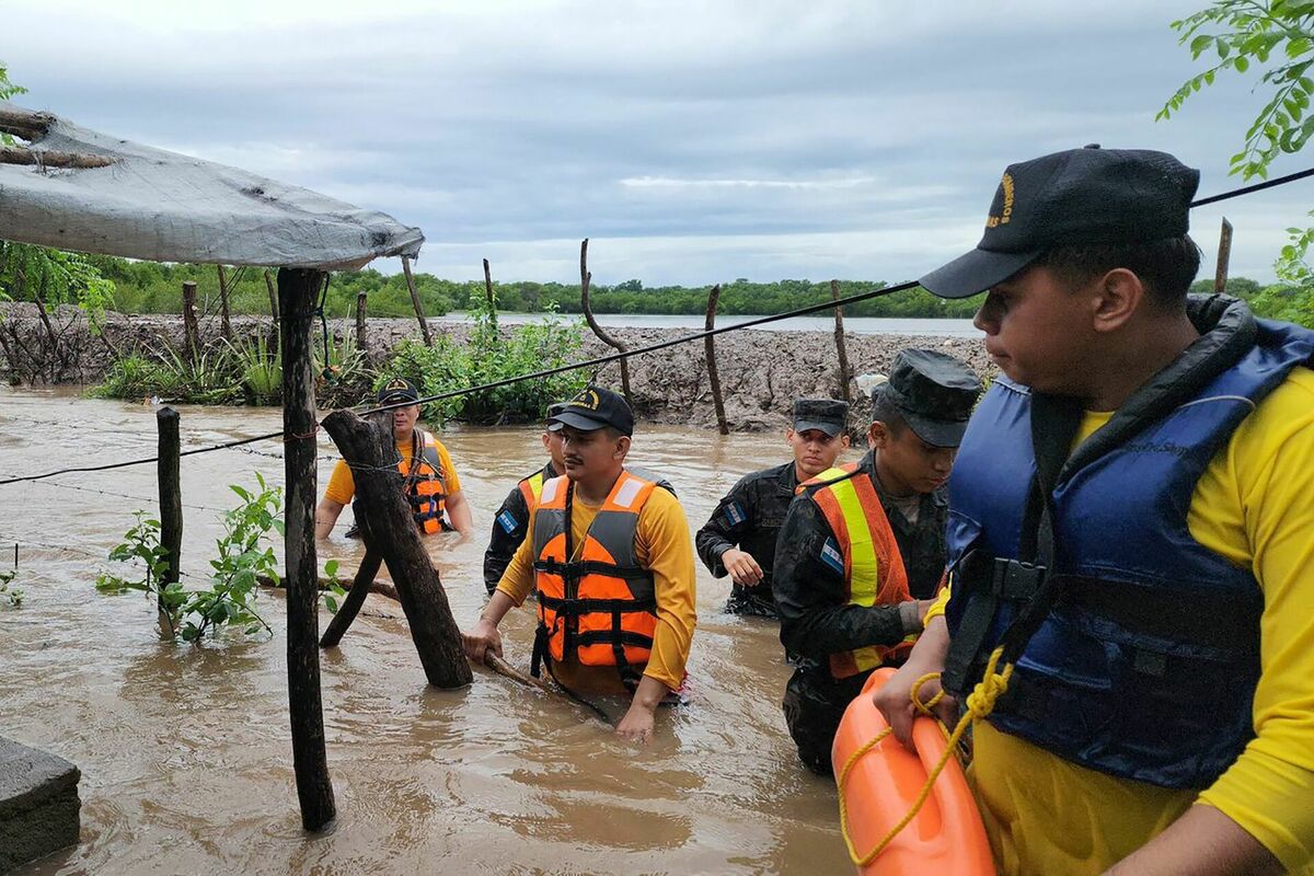 Honduras ugunsdzēsēji un glābēji Foto: Scanpix