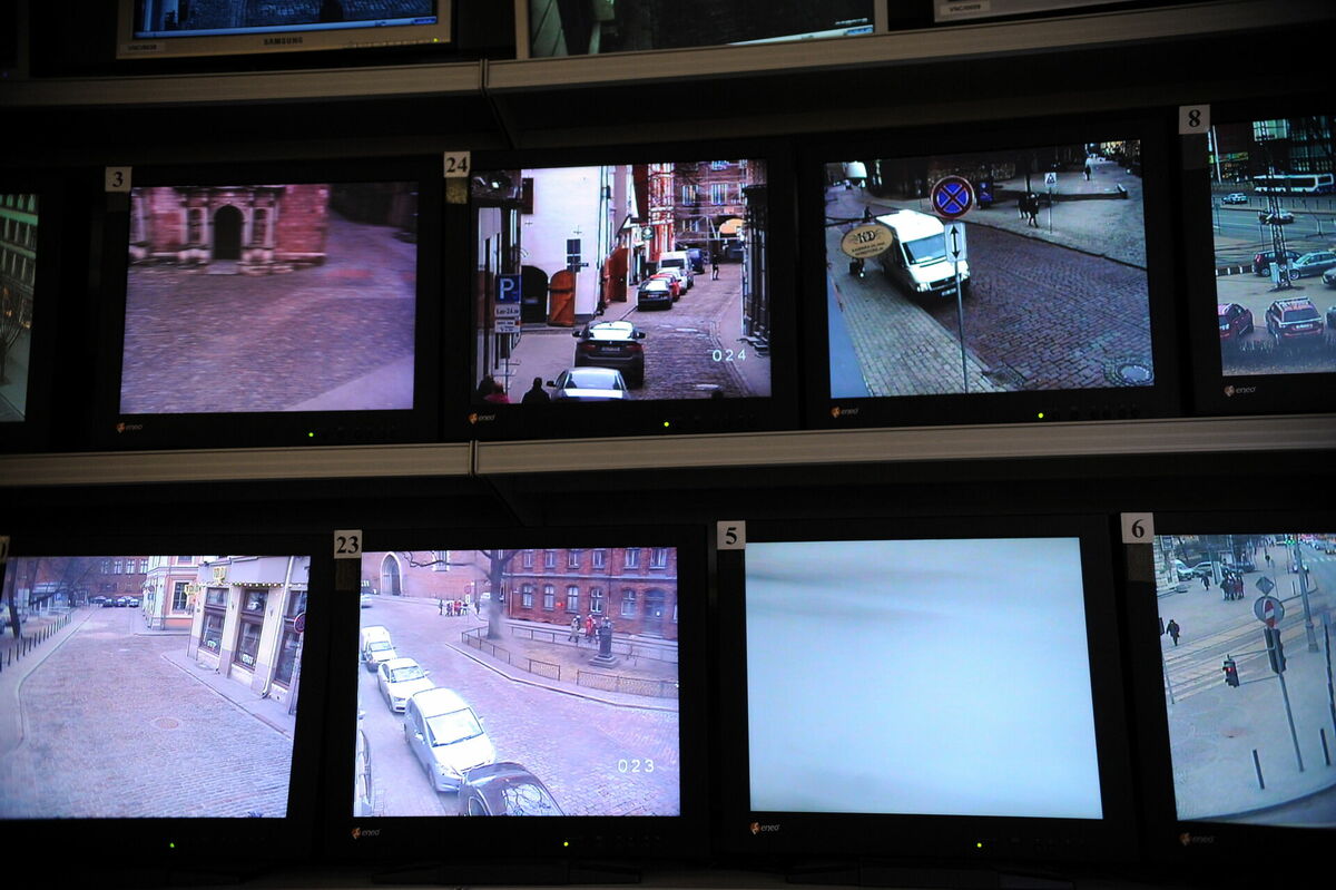 Monitori Rīgas Pašvaldības policijas Videonovērošanas centrā. Foto: Evija Trifanova/LETA