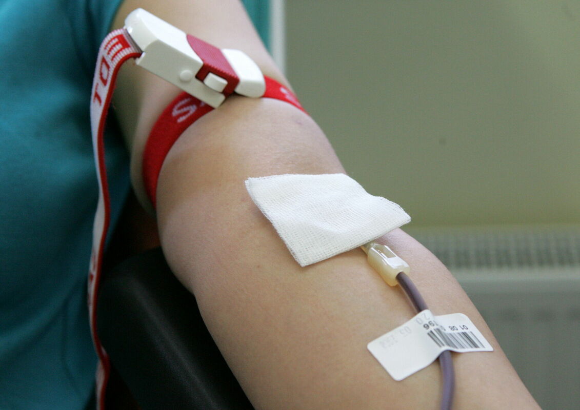 Donori nodod asinis. Foto: Ieva Čīka/LETA
