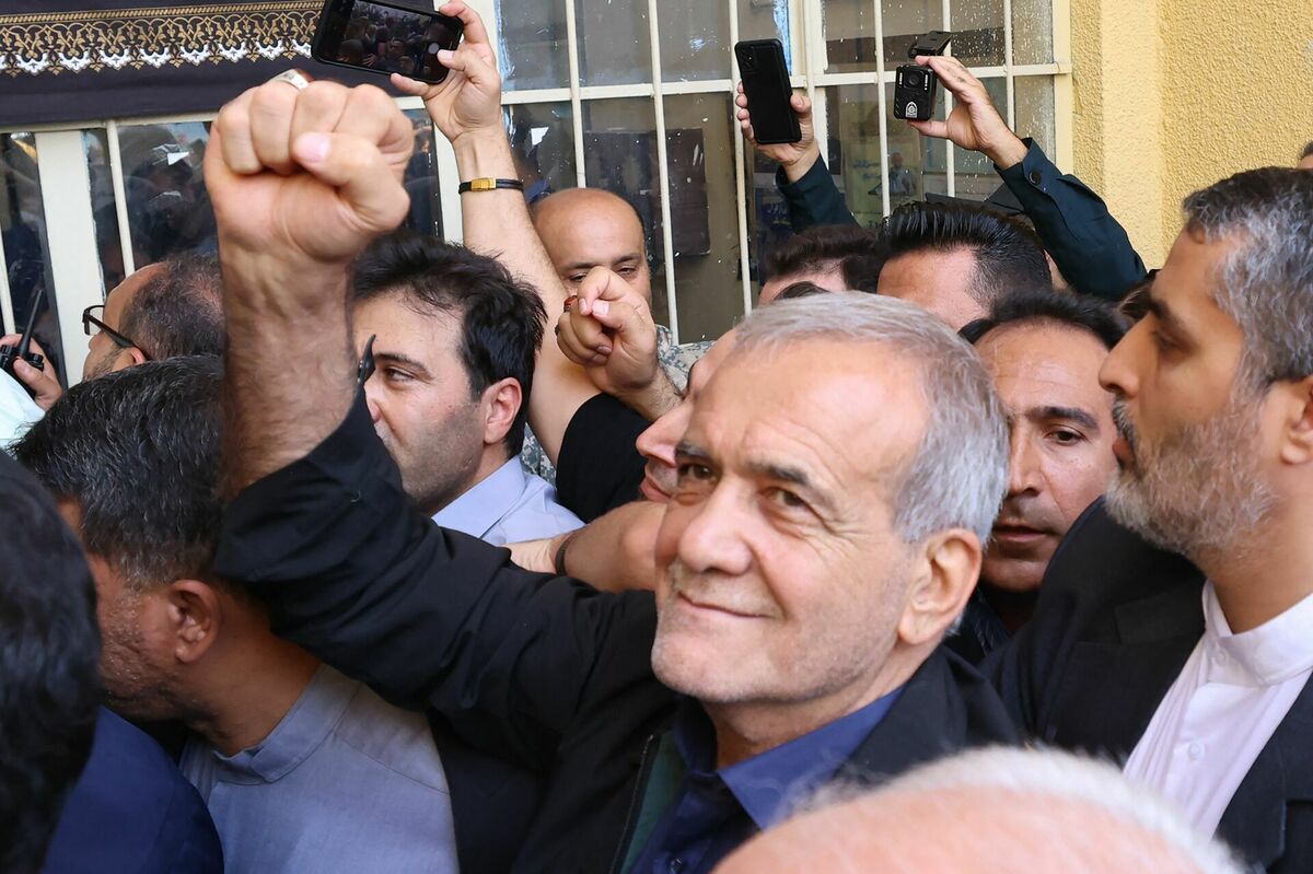 イランの大統領選挙で改革派ペゼシュキアンが勝利