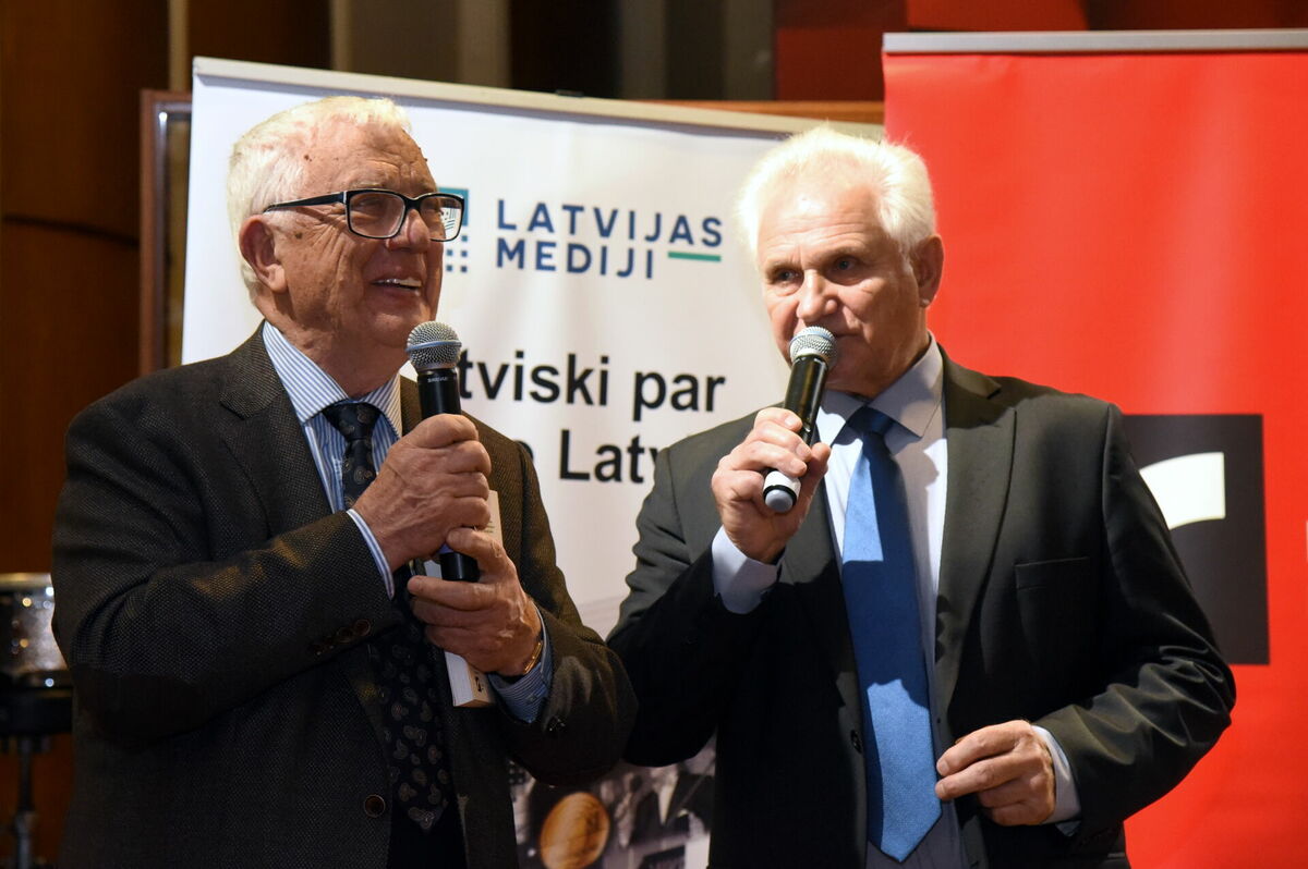 Maestro Raimonds Pauls (no kreisās) un Gunārs Jākobsons. Foto: Zane Bitere/LETA