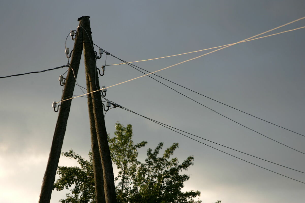 Elektrības stabs un vadi. Foto: Gatis Dieziņš/LETA