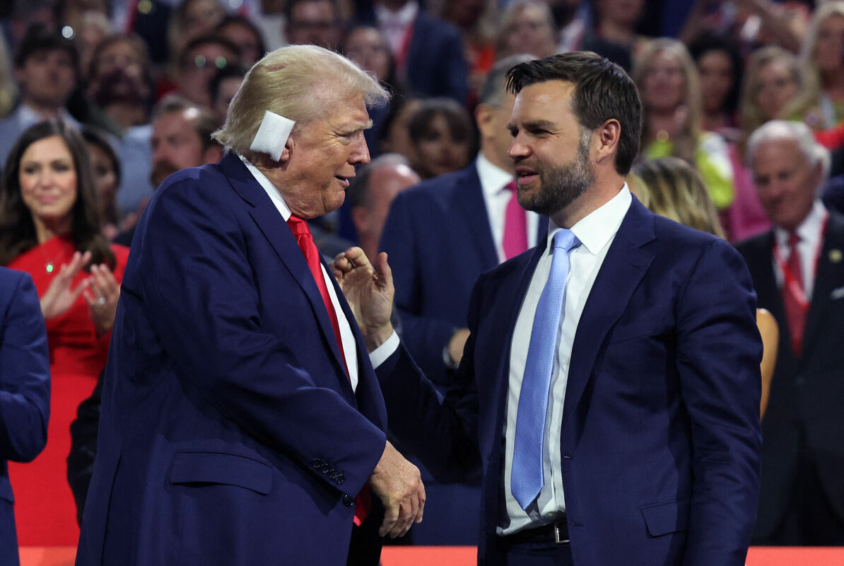 Donalds Tramps un Džeimss Deivids Venss. Foto: REUTERS/Andrew Kelly/Scanpix