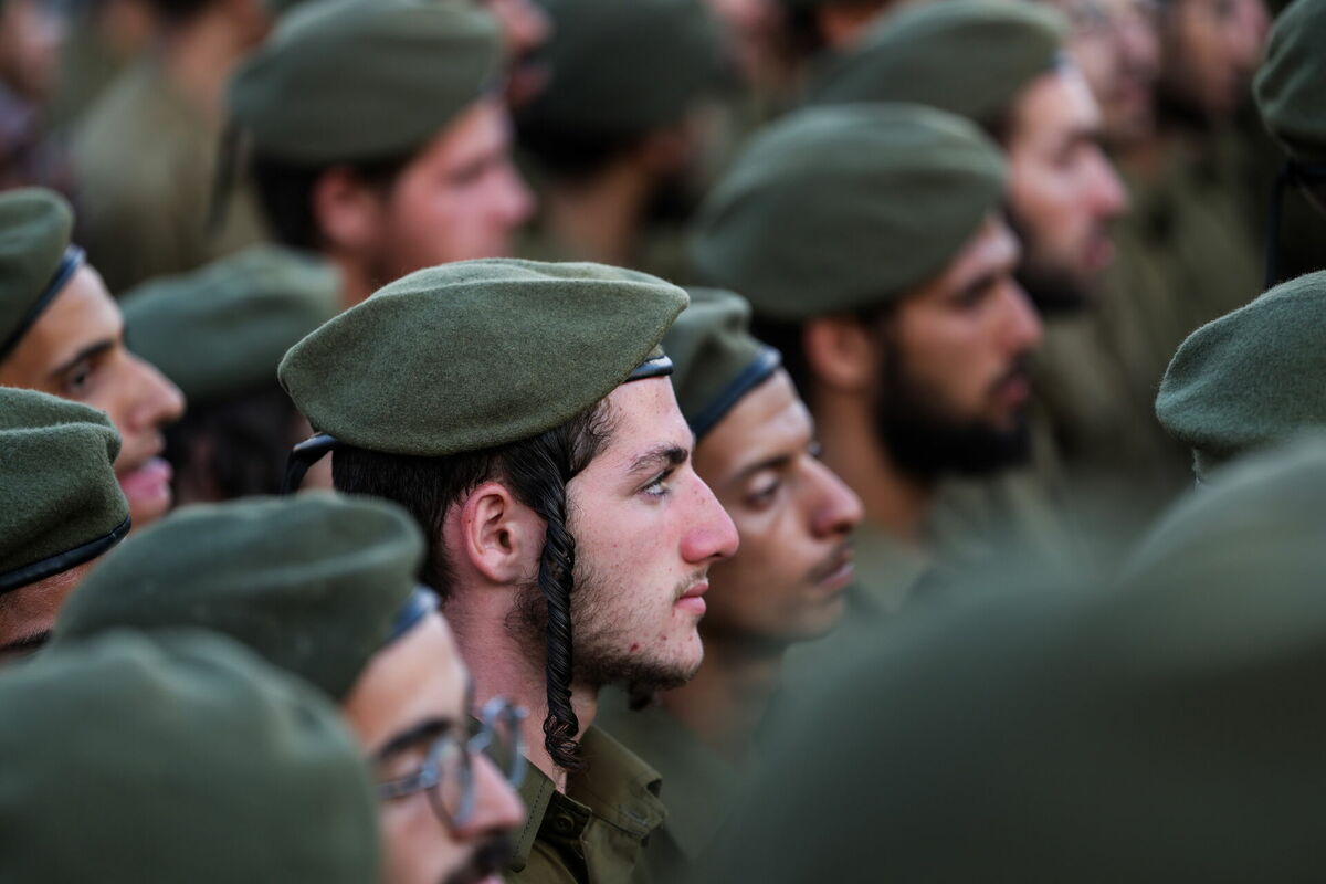 Izraēlas armijnieki. Foto: EPA/ABIR SULTAN