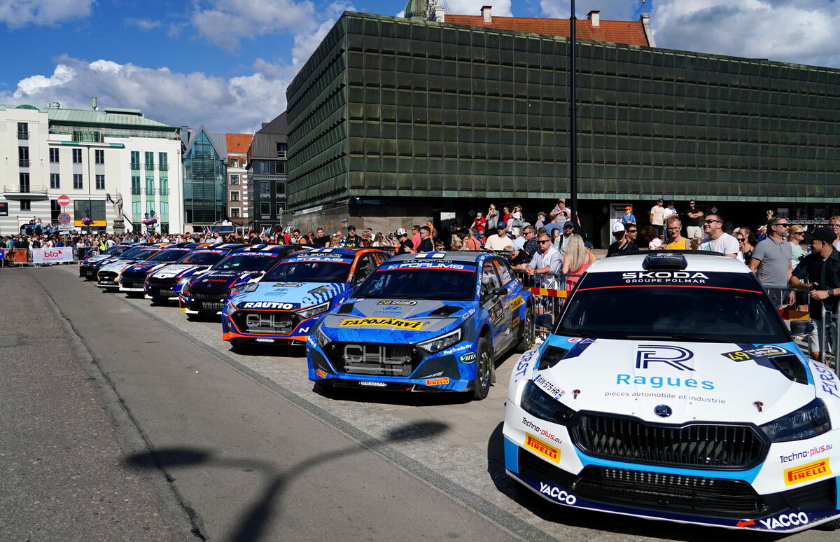 FIA pasaules rallija čempionāta Latvijas posma "Tet Rally Latvia" atklāšanas ceremonija Rātslaukumā. Foto: Ieva Leiniša/LETA