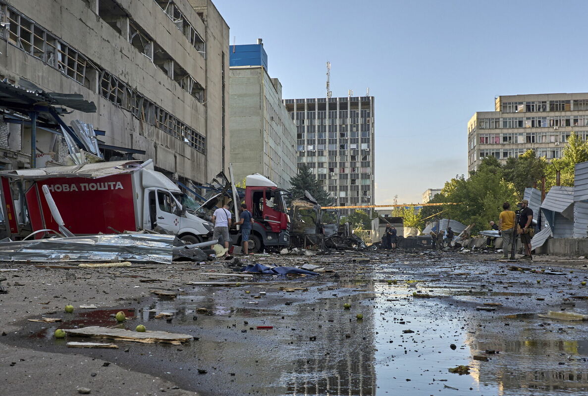 Krievijas radītie postījumi Harkivā, Ukrainā. Foto: EPA/SERGEY KOZLOV