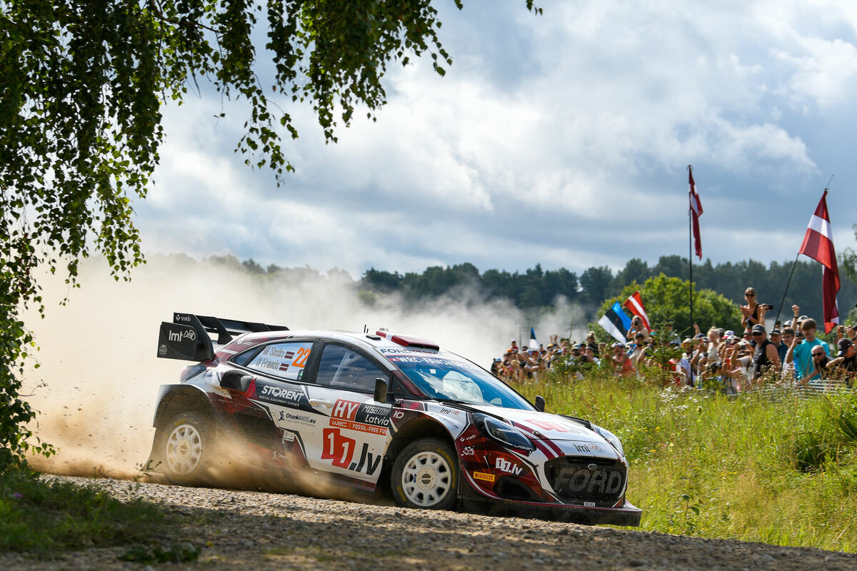 Rallija pilots Mārtiņš Sesks un stūrmanis Renārs Francis . Foto: Jānis Asaris/LETA