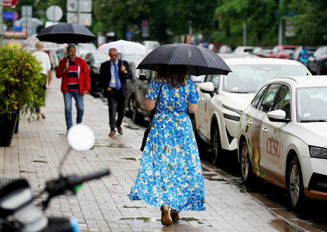 Lietus Rīgā. Foto: Zane Bitere/LETA