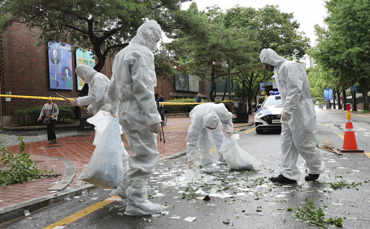 Ziemeļkoreja kārtējo reizi uz Dienvidkoreju nosūta atkritumu balonus. Foto: Park Dong-joo/Yonhap