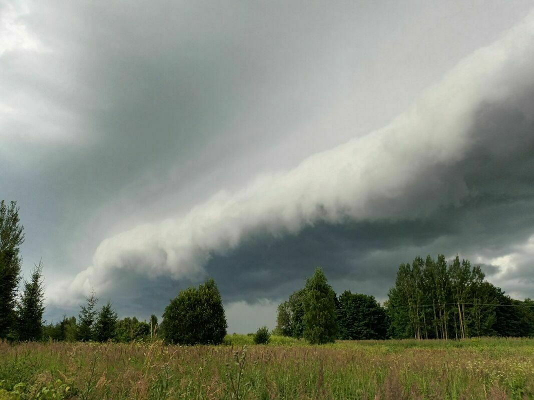 Sienas mākoņi virs Neretas pagasta. Foto: @KasparsFunts/X