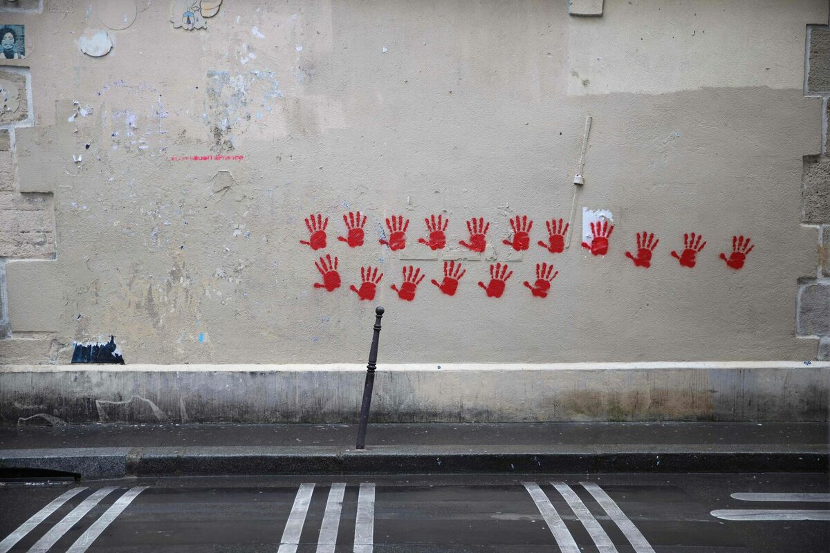 Šī gada maija vidū vandāļi apķēpāja Parīzes holokausta memoriālu. Foto: Photo by Antonin UTZ / AFP