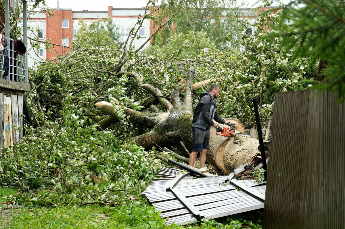 Stiprā lietus un vētras postījumi Jūrmalā, Kauguros. Foto: Lita Millere/LETA