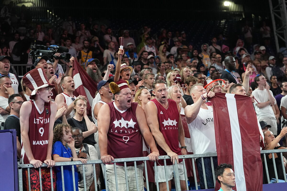 3x3 basketbola turnīra spēle starp Latvijas un ASV valstsvienībām 2024.gada vasaras olimpiskajās spēlēs Parīzē. Foto: Edijs Pālens/LETA