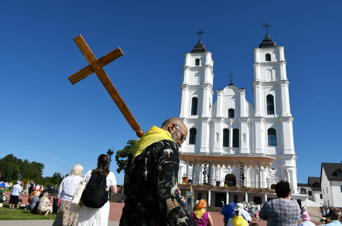 Svētceļnieki piedalās Vissvētākās Jaunavas Marijas Debesīs uzņemšanas svētkos Aglonā 2023. gadā. Foto: Ivars Soikāns/LETA