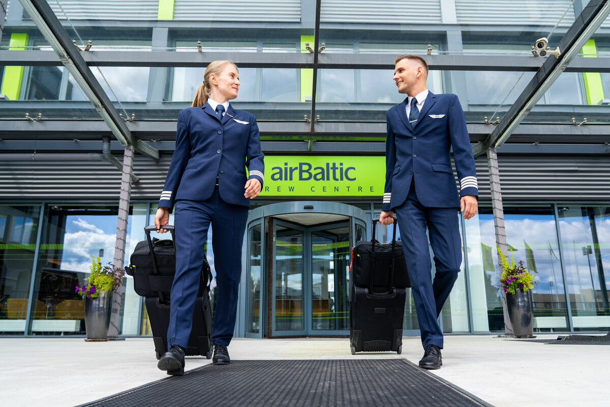 Lidmašīnas apkalpe. Foto: airBaltic publicitātes attēls