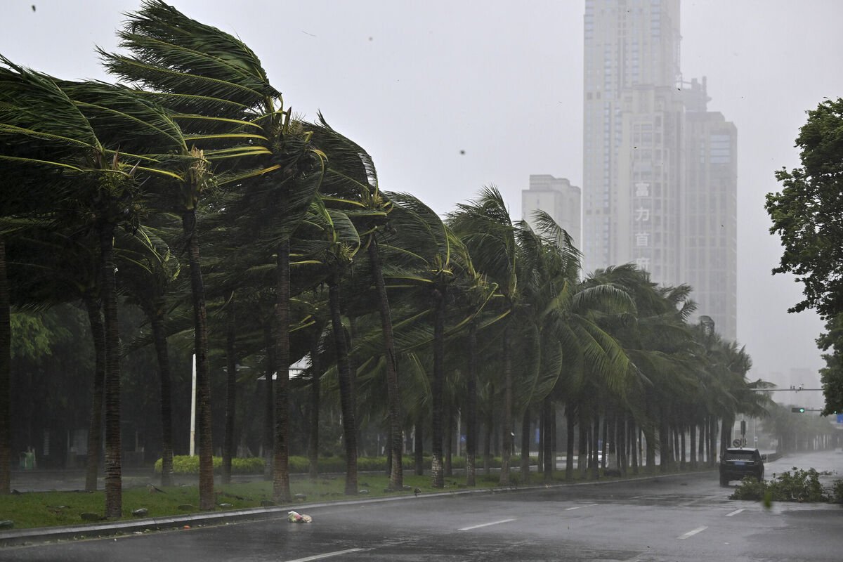 Ķīnas dienvidus skāris spēcīgs taifūns "Yagi". Foto: Guo Cheng/Xinhua via AP