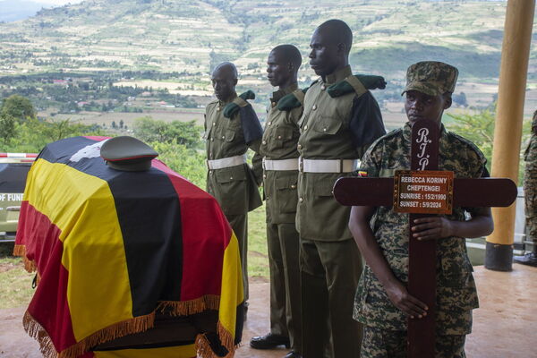 Olimpietes bēres Ugandā. Foto: scanpix/EPA/ISAAC KASAMANI