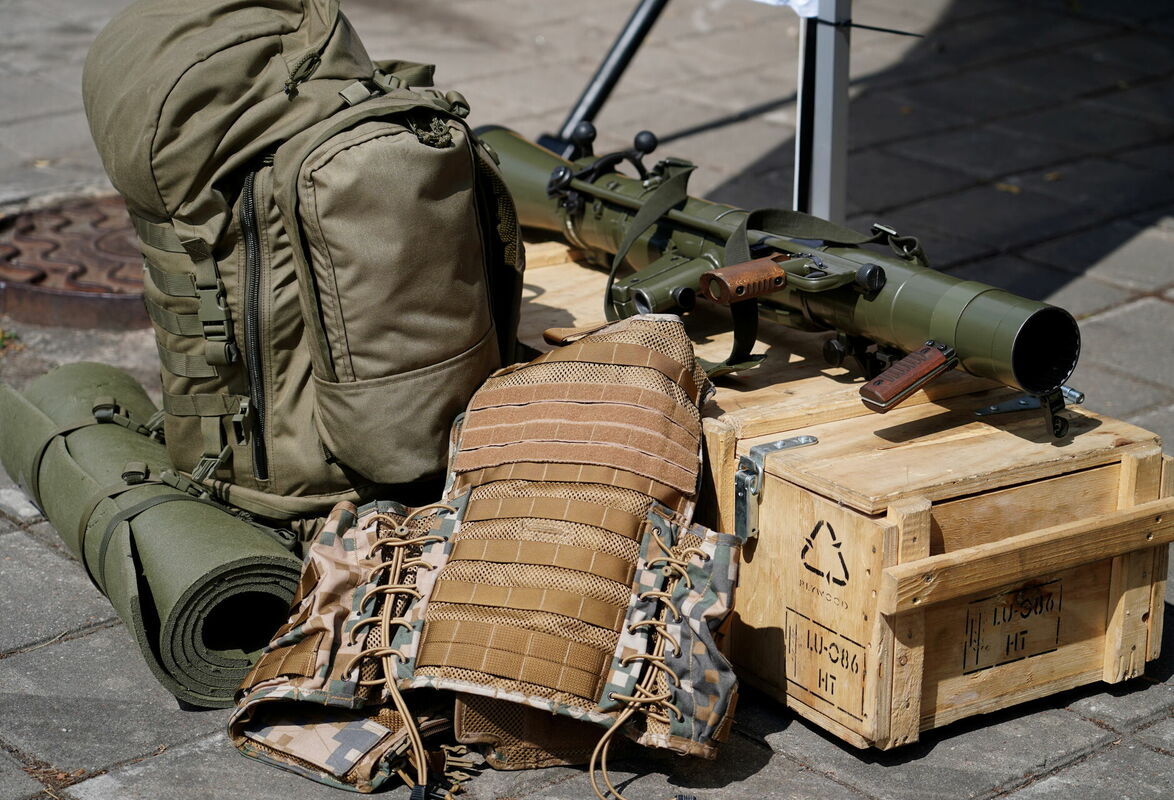 Nacionālo bruņoto spēku militārās tehnikas izstāde. Foto: paula Čurkste/LETA