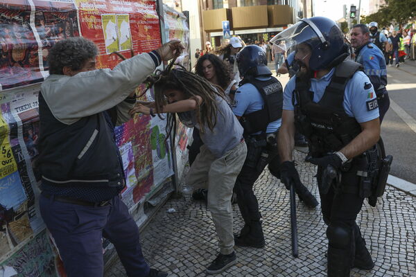 Protesti Portugālē. Foto: scanpixEPA/JOSE SENA GOULAO