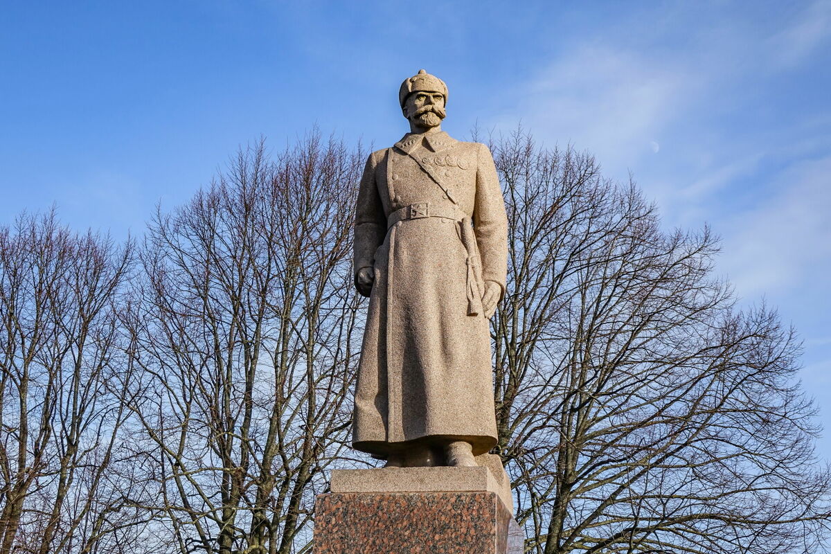 Piemineklis Jānim Fabriciusam Ventspilī. Foto: Oskars Jūra/Ventspils Tūrisma informācijas centra foto arhīvs