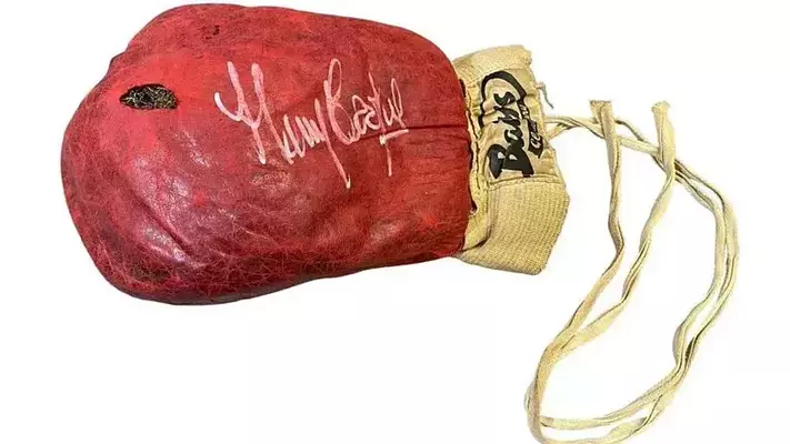 Muhameda Ali cimds, kas oktobrī nonāks izsolē. Foto: Stuart Bull Auctions