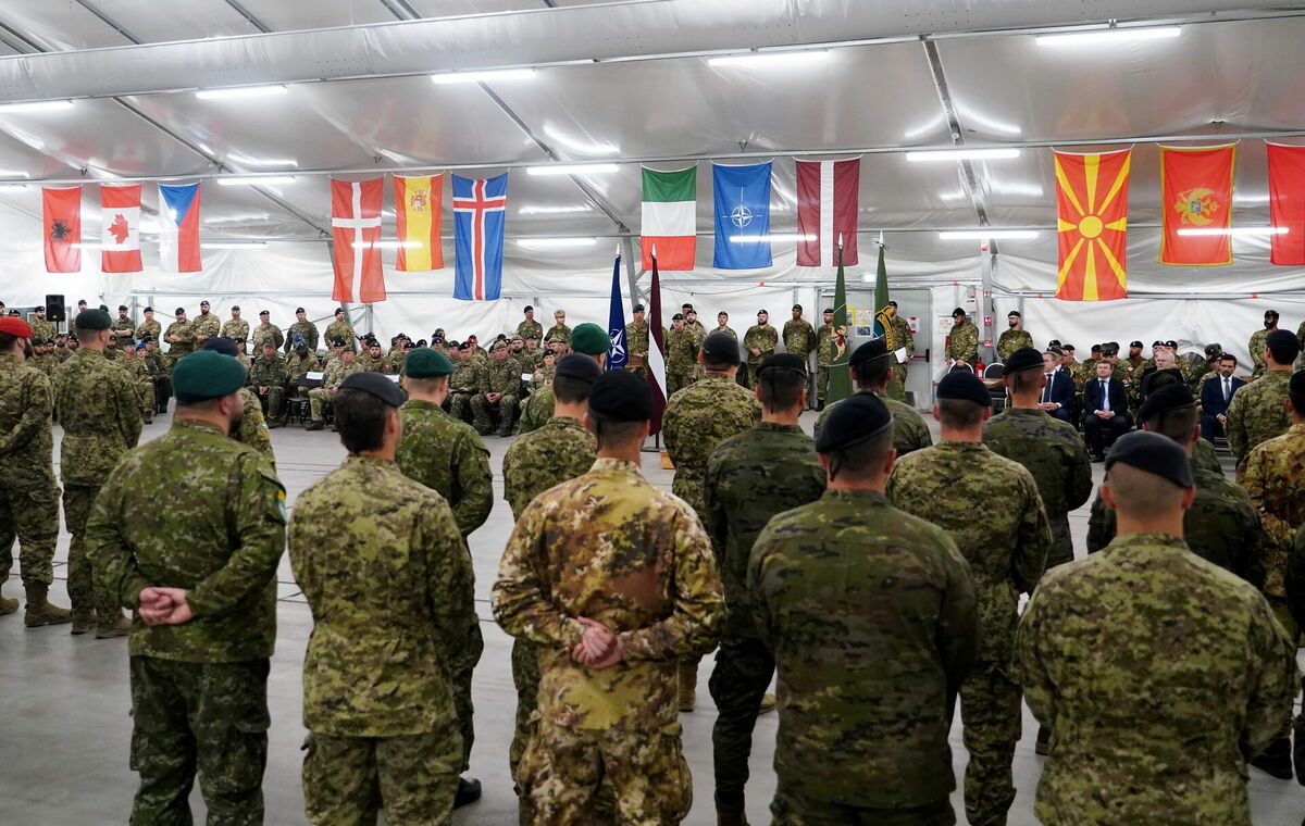 Ādažu militārajā bāzē notiek svinīga ceremonija. Foto: Paula Čurkste/LETA