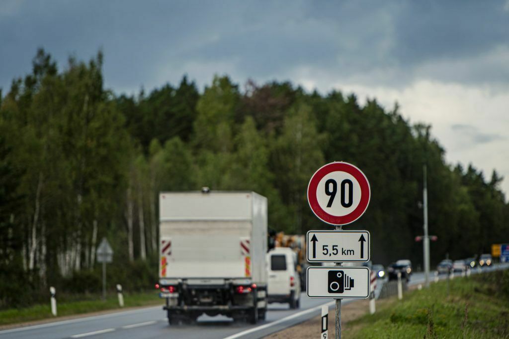 Ātruma ierobežojums 90 kilometri stundā. Foto: Latvijas Valsts ceļi